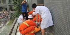 留学生遇刺身亡后跳楼，逆来顺受终将令人生路曲折不堪?