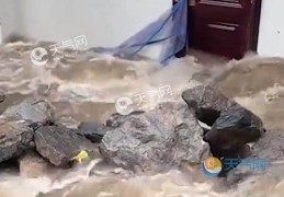 济源暴雨游客5小时走10公里获救(九里沟山体滑坡石头冲进景区服务区