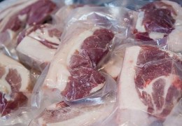 冻了6个月的肉还能吃吗(肉在冰箱冷冻不能吃的时间)