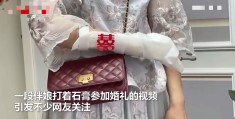 河南一伴娘打石膏参加闺蜜婚礼,堵第1道门：没一个伴郎敢进来