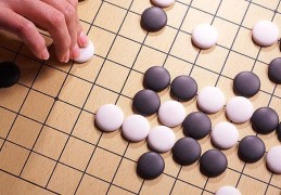 五子棋怎么决定谁执黑谁赢了(一般五子棋有多少个黑白棋)