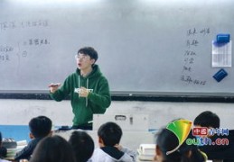 关爱张桂梅，传递爱心：孩子们的小纸条