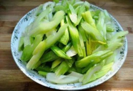 芹菜为什么感觉这么难吃？(芹菜炒土豆丝)